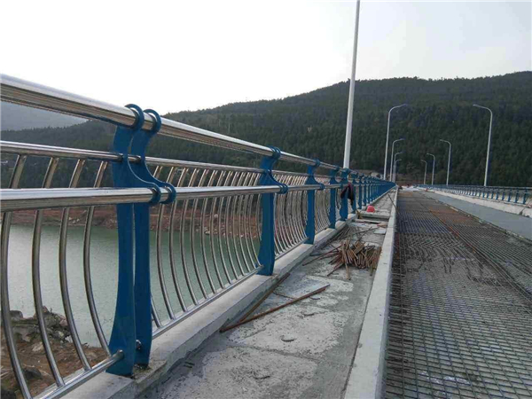 梁平不锈钢桥梁护栏的特点及其在桥梁安全中的重要作用